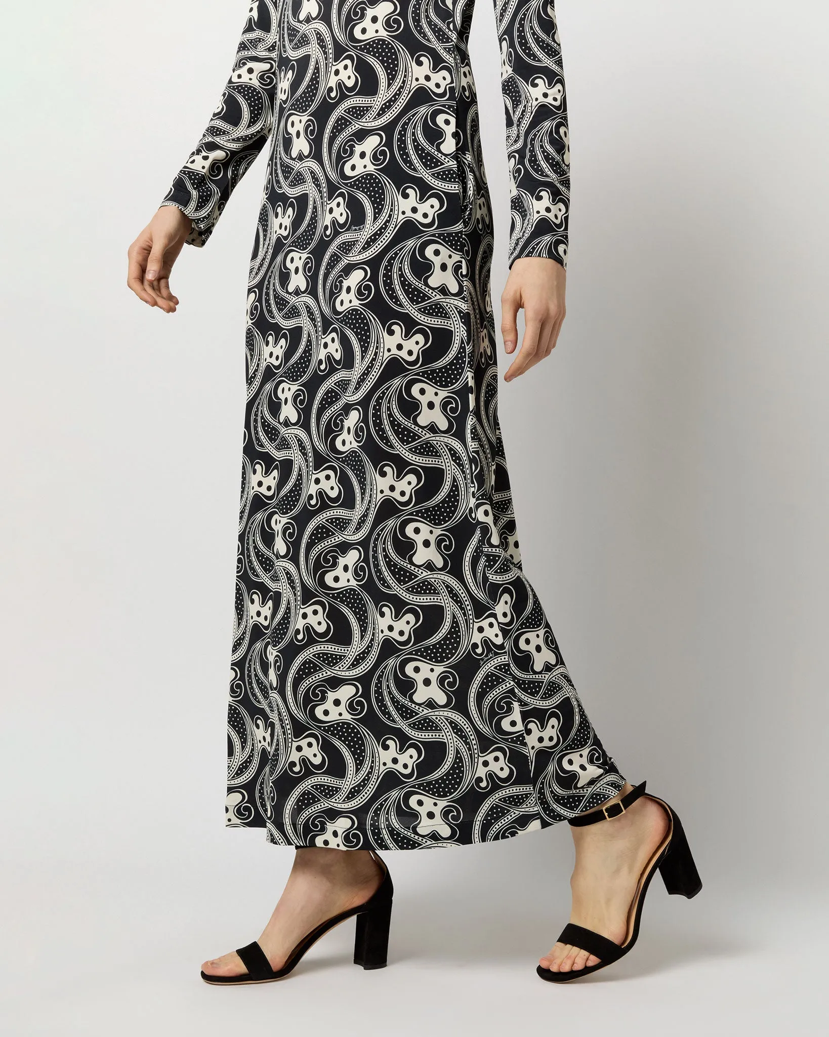 Long Sleeve Swing Dress in Black/White Aperol Flowy Jersey