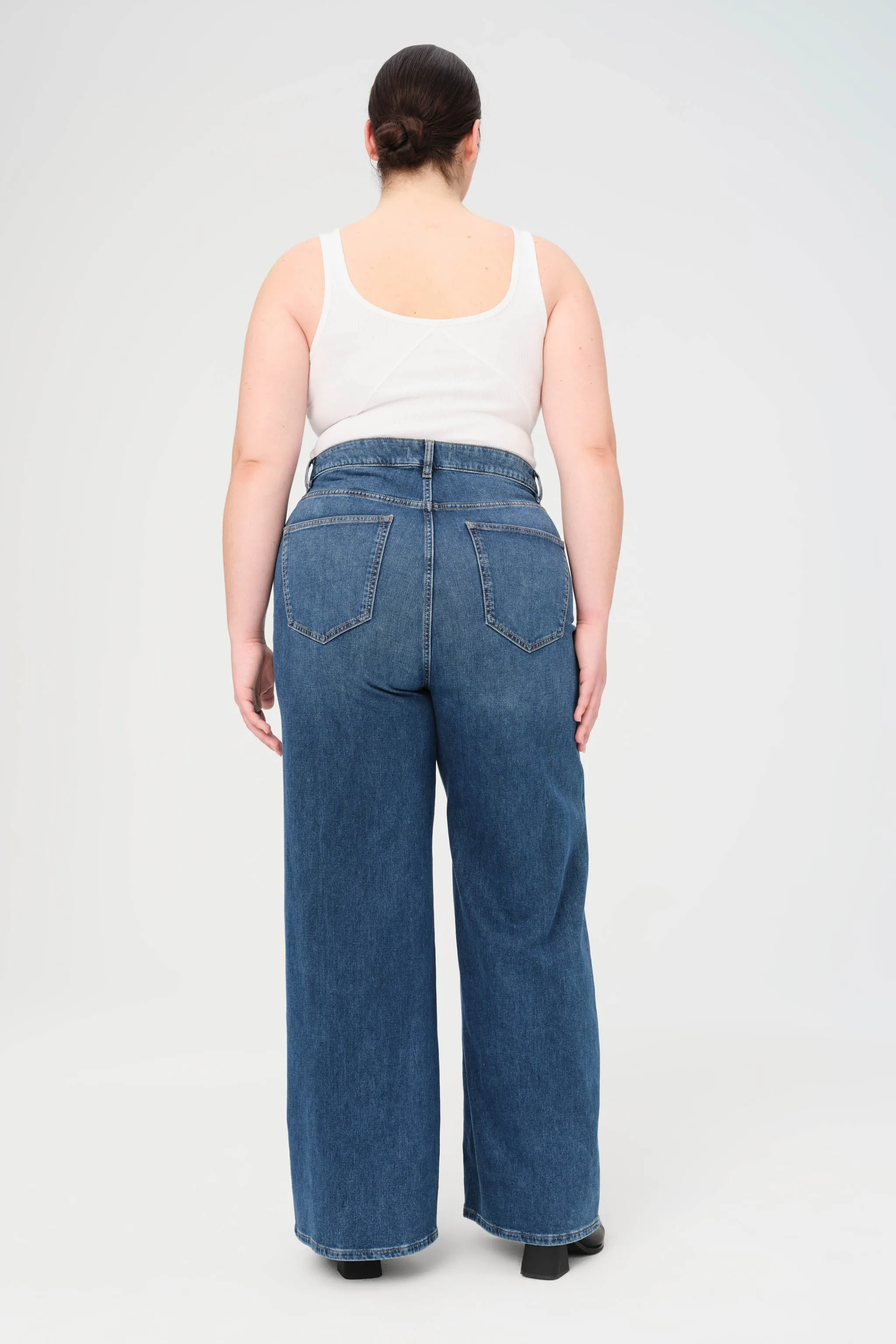 NCE PLUS - RELAXED WIDE LEG JEANS | BLUE EYED