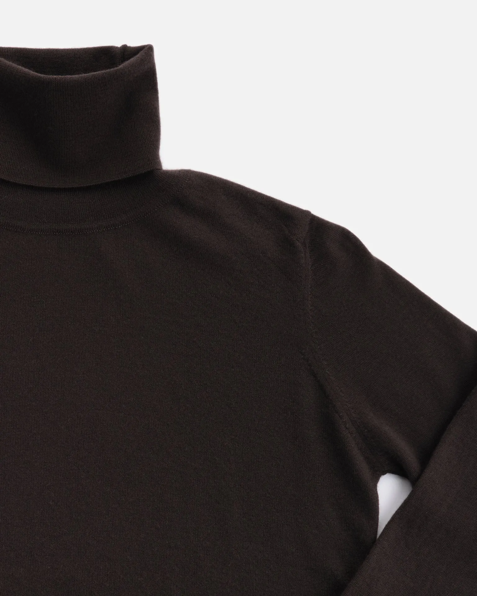 THE SUPER LIGHT ROLLNECK SWEATER | DARK BROWN